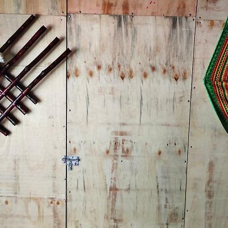 Du Gia - Tay Homestay Làng Cac Екстериор снимка